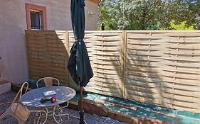 Studio De Charme En Provence, Piscine Et Jacuzzi Partages